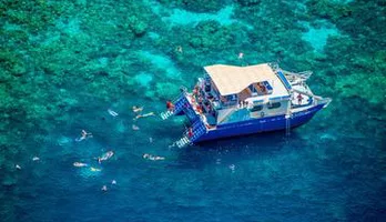 Photo of Kealakekua Bay Deluxe Snorkel Cruise