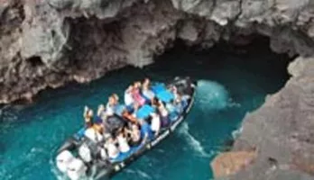 Photo of Zodiac Raft and Snorkeling Expedition in Kealakekua Bay